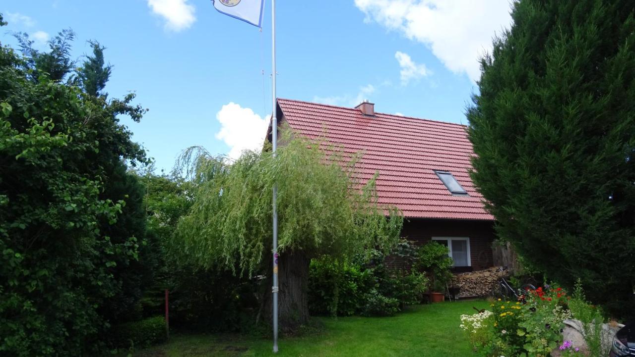 Ferienhaus Im Urigen Garten Bzw Eulenhaus Zingst Extérieur photo