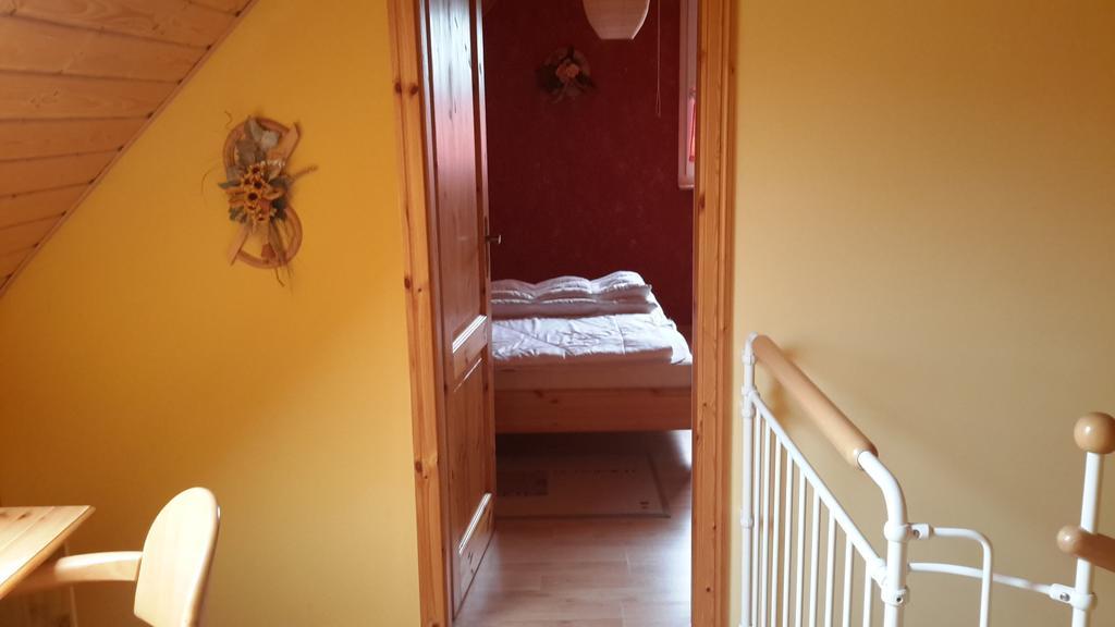 Ferienhaus Im Urigen Garten Bzw Eulenhaus Zingst Chambre photo