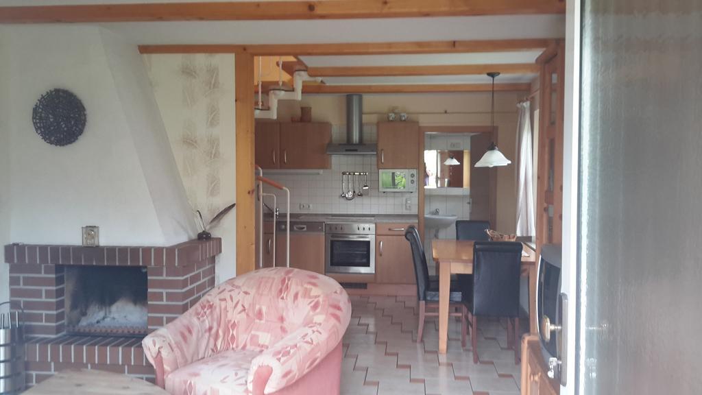 Ferienhaus Im Urigen Garten Bzw Eulenhaus Zingst Chambre photo